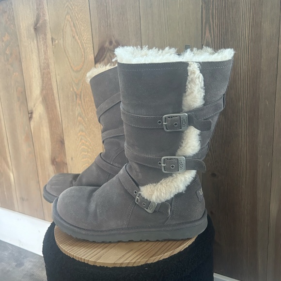 Ugg Maddi Charcoal Grey Kids size 6 Adult W size 7 - Picture 2 of 6
